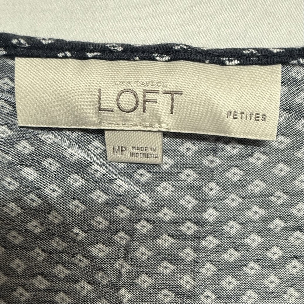 LOFT Petite Blouse MP Navy White Print Short Sleeve Lightweight Top - Picture 3 of 9